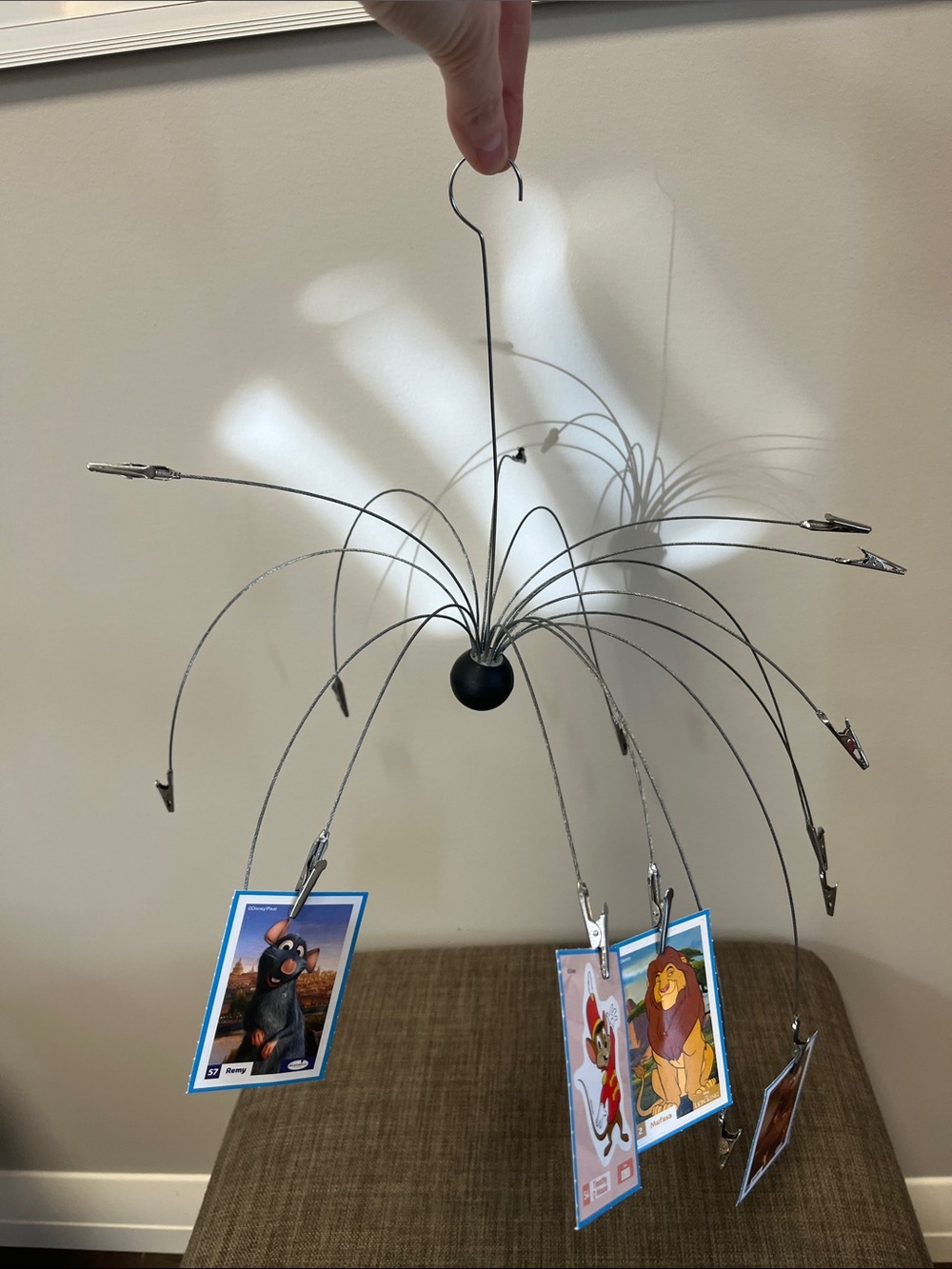 Metal Display Stand with 16 Alligator Clips